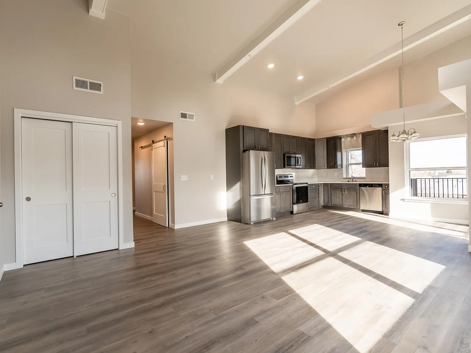 3 bed, 1300 sqft, $2,200 — Photo 3