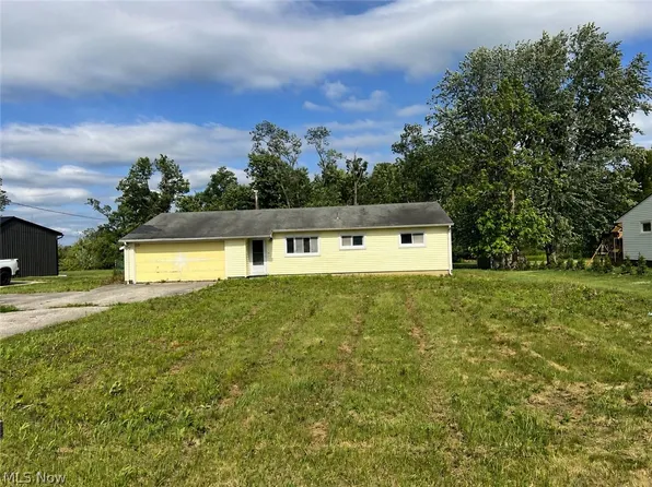 12555 Hovey Dr, Chesterland, OH 44026