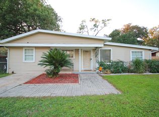 1650 Louvre Dr, Jacksonville, FL 32221