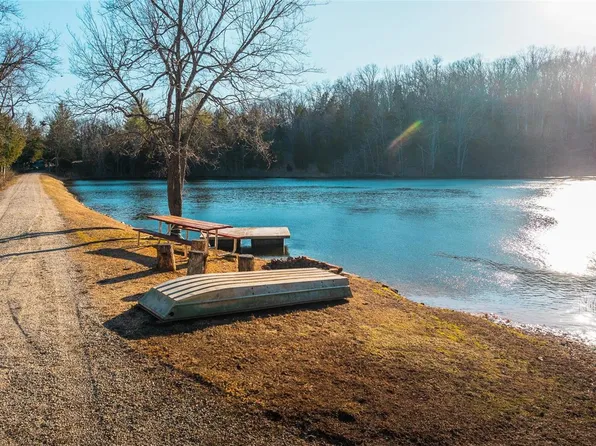 820 Lakesite Dr, Saint Clair, MO 63077