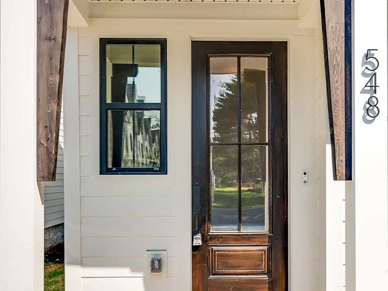 548 Taffy Way — Photo 3