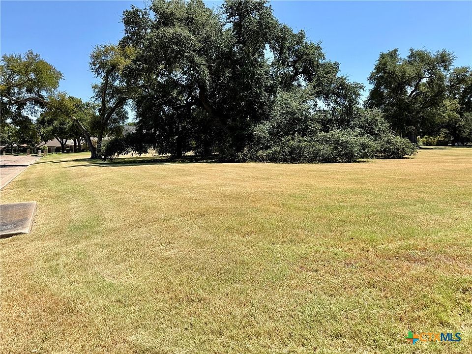 1st image of 209 Twelve Oaks Dr