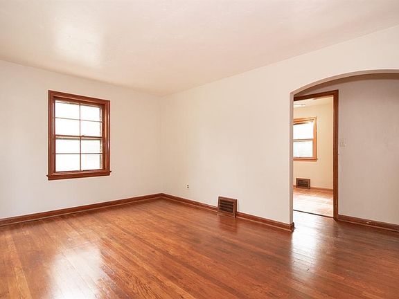 3rd image of 4356 Lee Heights Blvd
