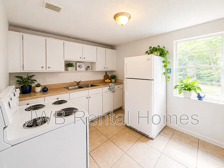 5742 Newberg Ln — Photo 3
