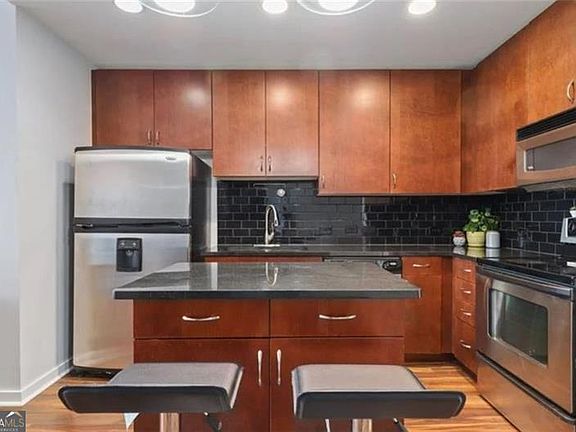 2nd image of 860 Peachtree St #2613