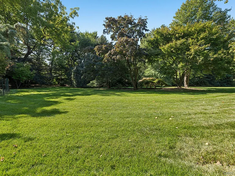 18 Heights Rd — Photo 23
