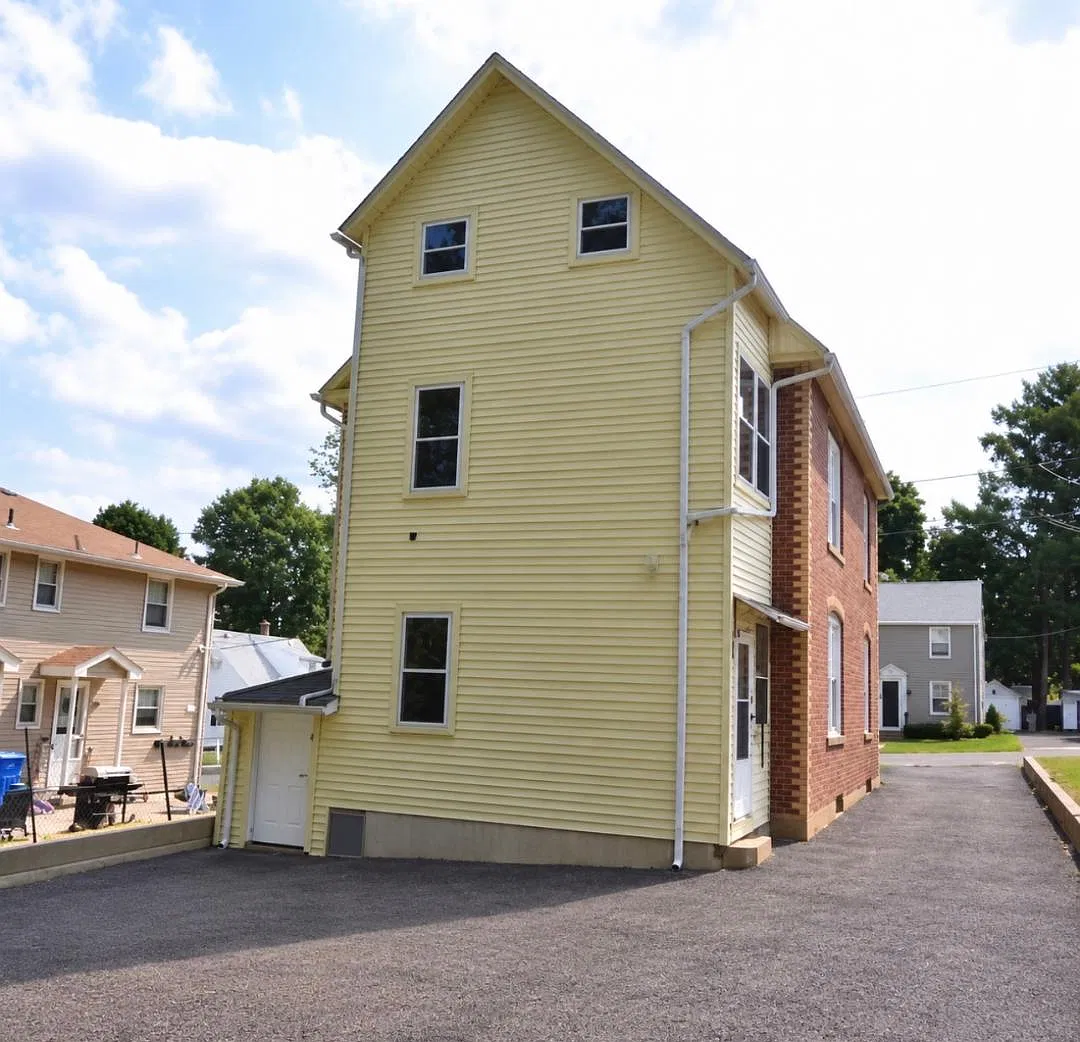 2 bed, 750 sqft, $1,400 — Photo 2
