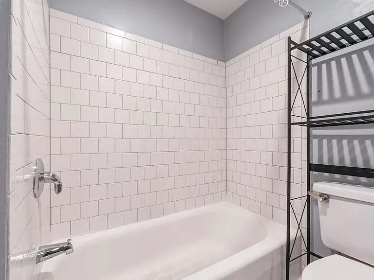 831 Wellington St — Photo 10