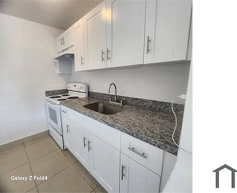 2400 NW 10th Ave — Photo 3