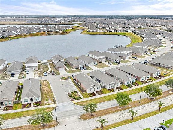 4th image of 361 Lakeshore Vlg E