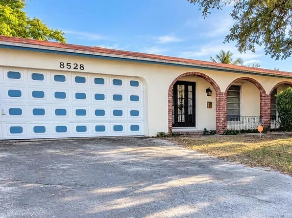 8528 Windsor Dr, Hollywood, FL 33025
