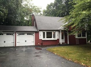 25 McAlpine Dr, Poughkeepsie, NY 12601