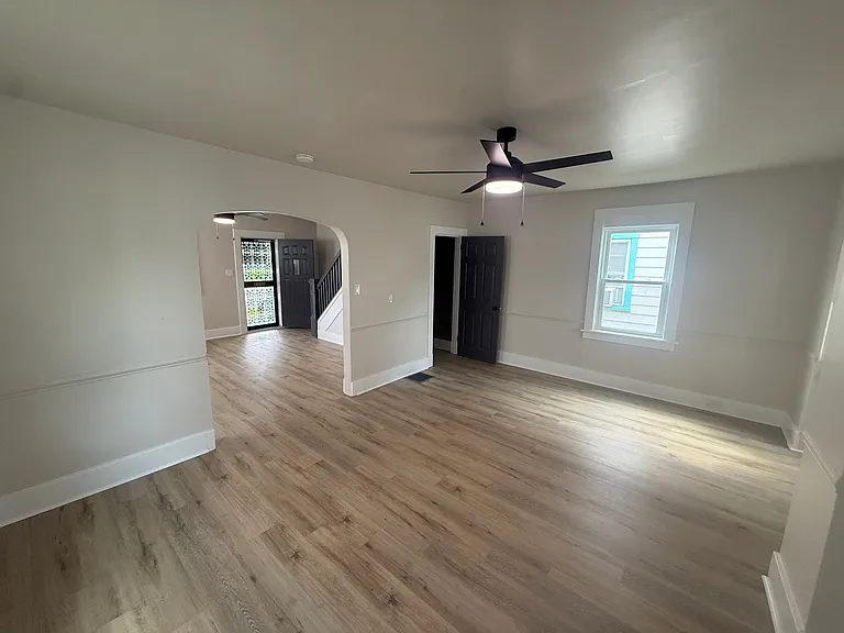 921 1st Ave — Photo 20