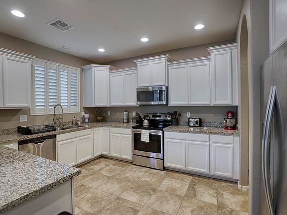 5th image of 2949 N 71st Pl