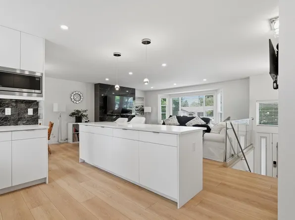 14348 Gladstone Dr, Surrey, BC V3R 5R9