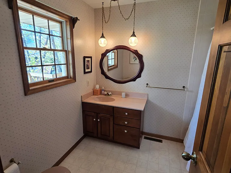 Master bedroom on suite bathroom