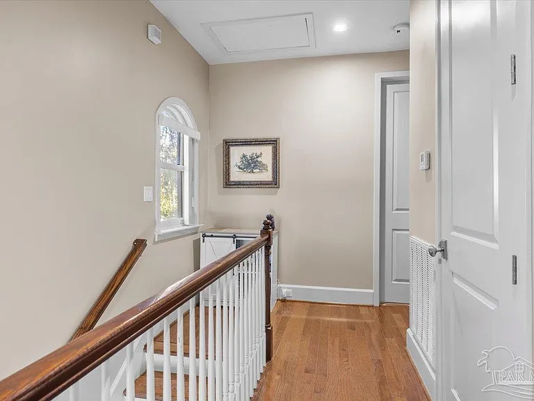 214 W La Rua St — Photo 13