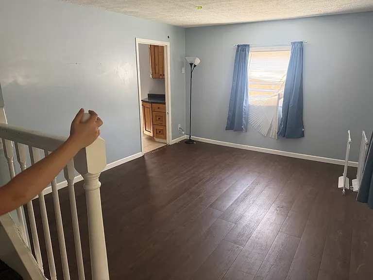 345 N Wolf Creek St — Photo 5