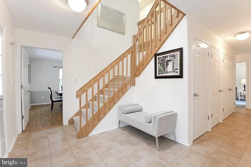4 bed, 2760 sqft, $4,650 — Photo 2