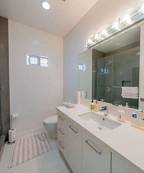 2256 Montrose Ave #2 — Photo 10