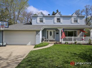 722 Liberty Bell Ln, Libertyville, IL 60048