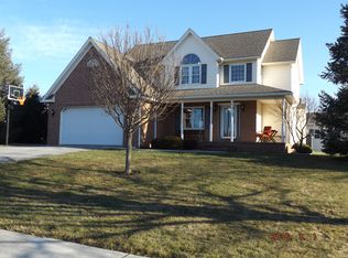 8 Silver Maple Dr, Boiling Springs, PA 17007