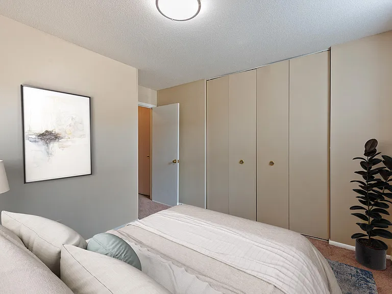 Shamrock Court Apartments — Photo 22