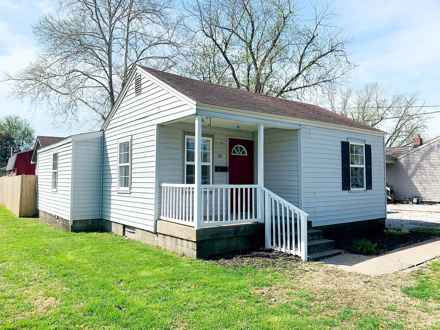 Move in Ready...346 Virginia Ave, Cottage Hills — Photo 1