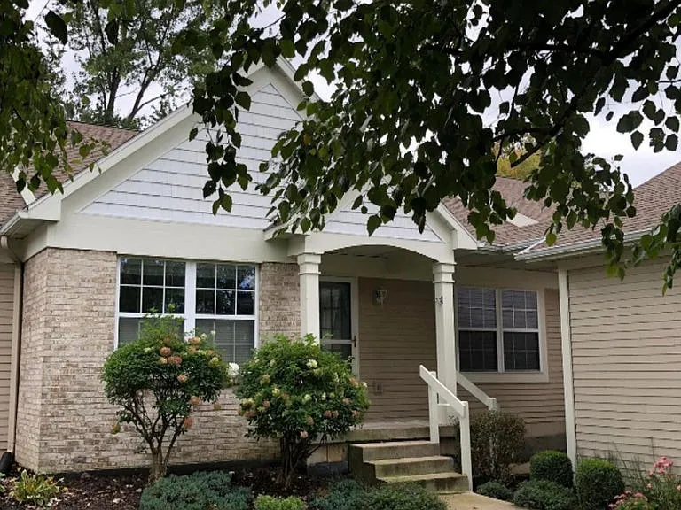 4374 Pond Ridge Ct NE — Photo 1