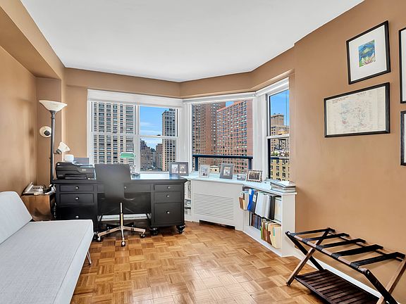 4th image of 300 E 71st St APT 19M
