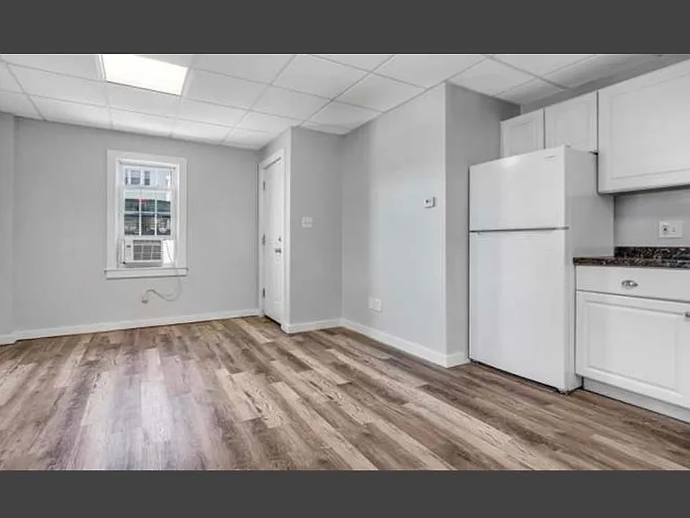 324 Elm St #B — Photo 9
