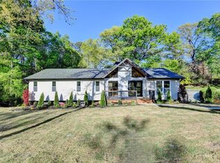 1695 Maple Ridge Dr, Suwanee, GA 30024