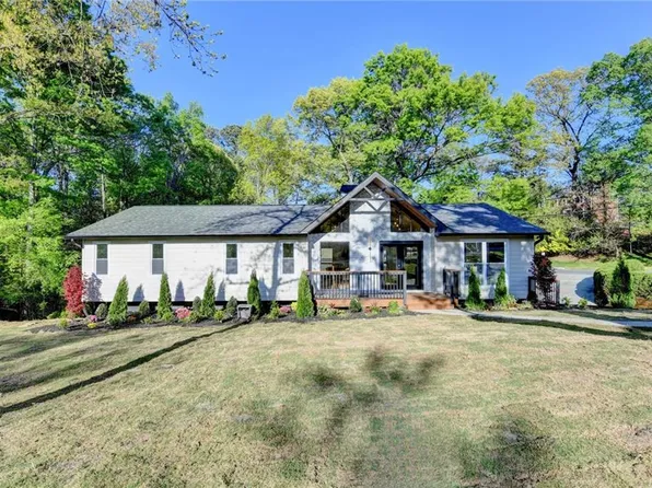 1695 Maple Ridge Dr, Suwanee, GA 30024