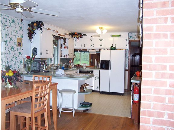 Eat-in Kitchen