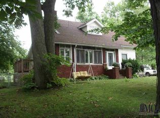 8061 Lewis Ave, Temperance, MI 48182