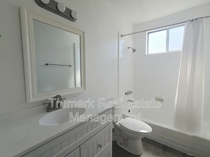 2 bed, 1.0 bath, $2,195 — Photo 3