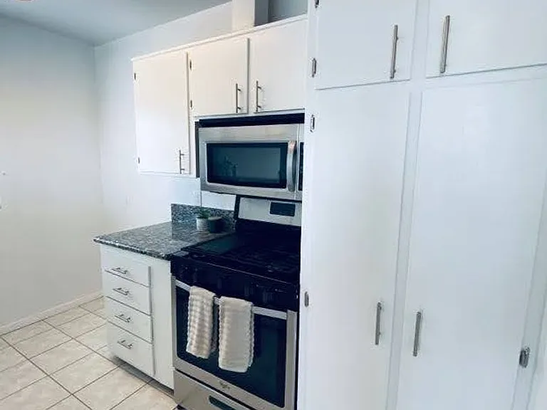 1957 Frank St / 2519 Virginia Ave — Photo 45