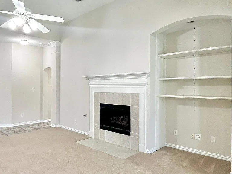 604 Peacock Dr — Photo 6