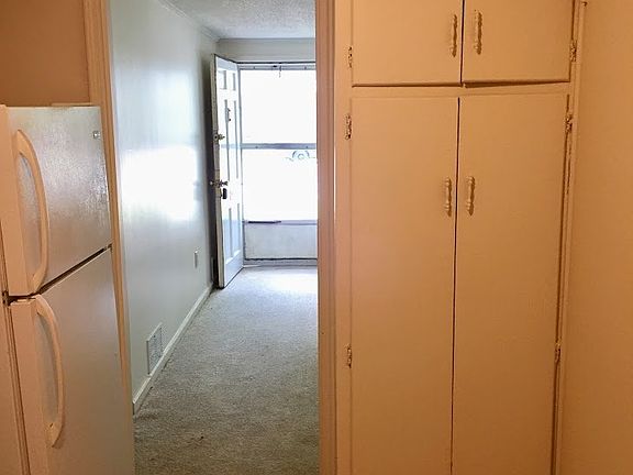 5th image of 120 Diamond St