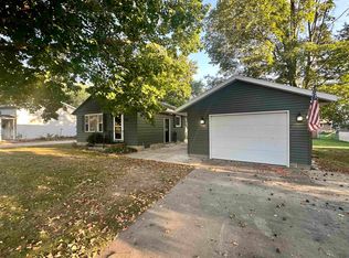 413 9th St SW, Independence, IA 50644