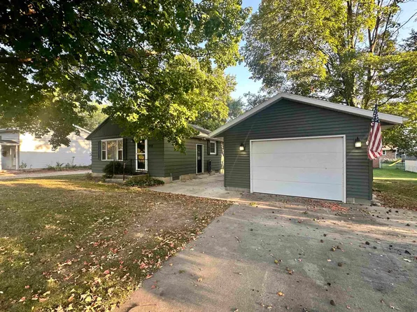413 9th St SW, Independence, IA 50644