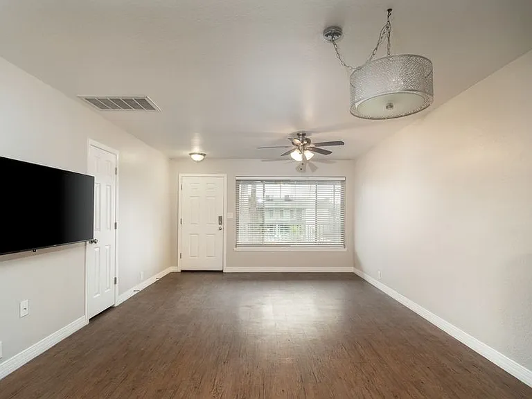 1333 E Thomas Rd — Photo 5