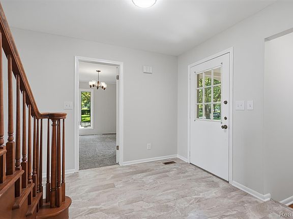 5th image of 470 Morgan Cir