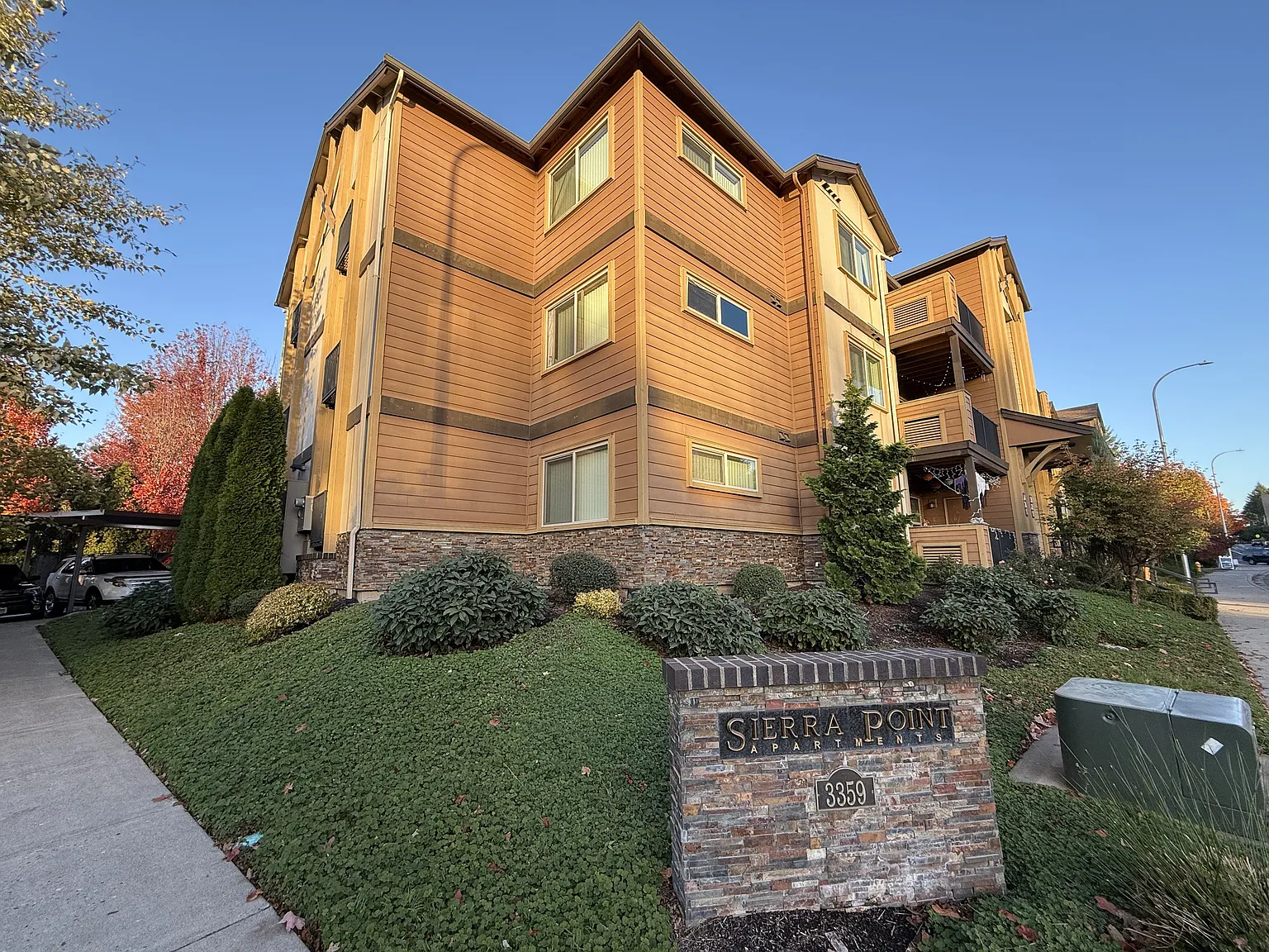 Sierra Point Apartments — Photo 2