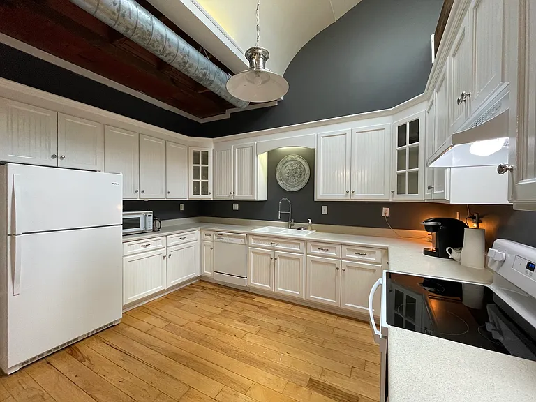 103 Court Sq #4 — Photo 10