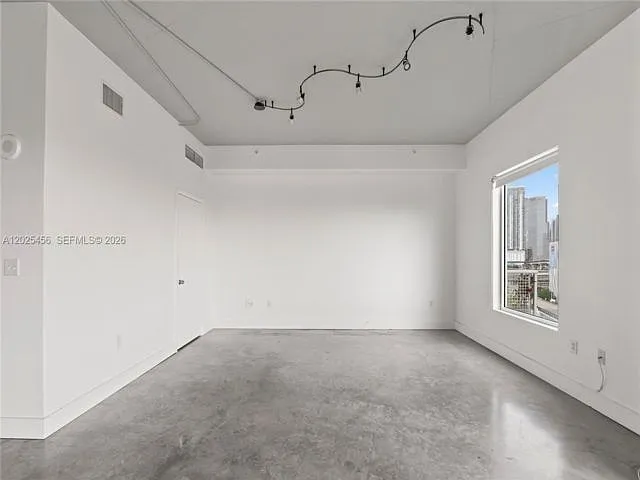10 SW South River Dr #1006 — Photo 6
