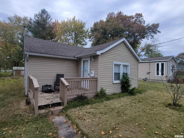610 S Mulberry St, West Frankfort, IL 62896