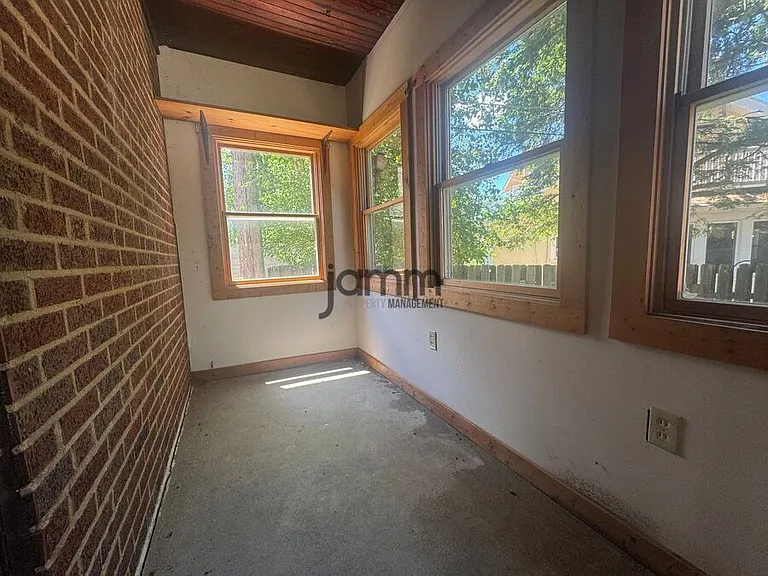 17724 Hilliard Rd — Photo 18