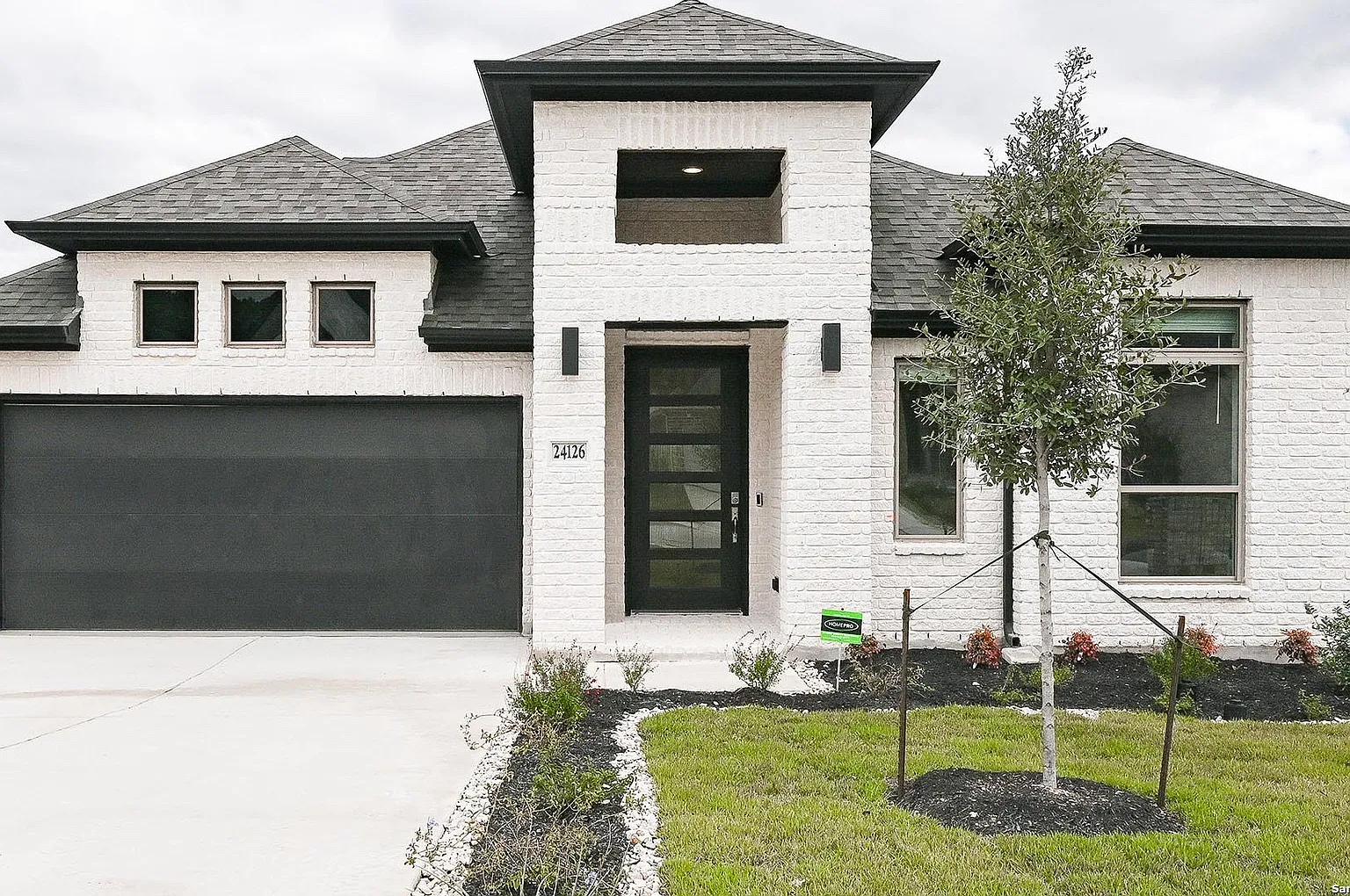 4 bed, 2476 sqft, $4,500 — Photo 1