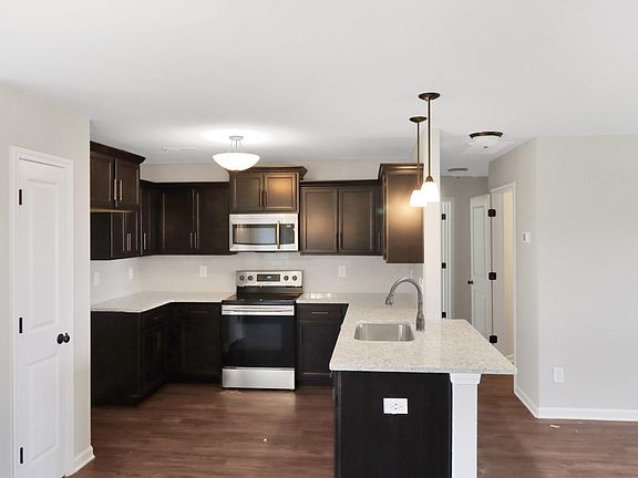 2nd image of 107 Beaver Brook Pl